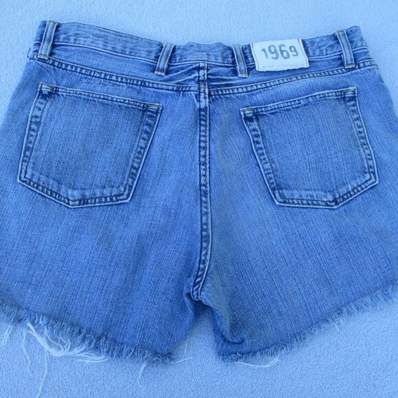 Gap Cut Off Light Wash Blue Jean Shorts Size 38 Men's / 30 Women's. SO CUTE!! - Picture 2 of 14